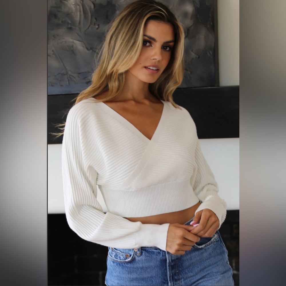 🤍Angie White Ribbed V-Neck Cropped Pullover Sweater 🤍